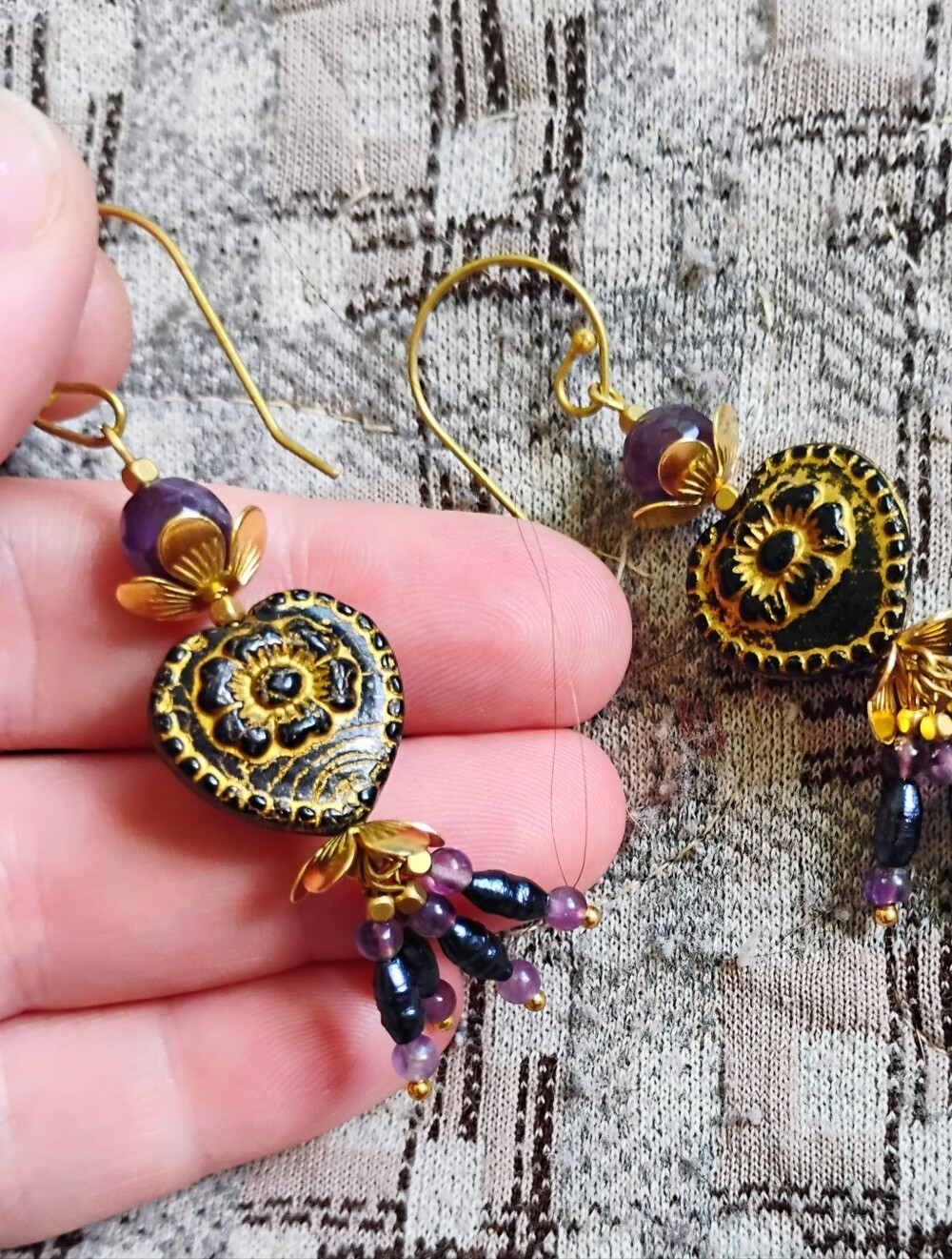Romantic Black Heart And Pearl Tassel Earrings - Picture 4 of 5